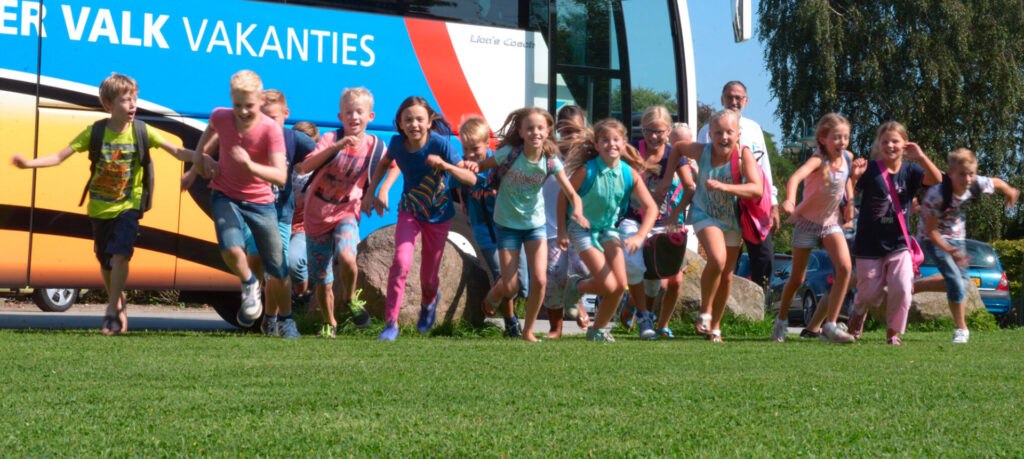 kinderen die op schoolreisje gaan naar Avifauna