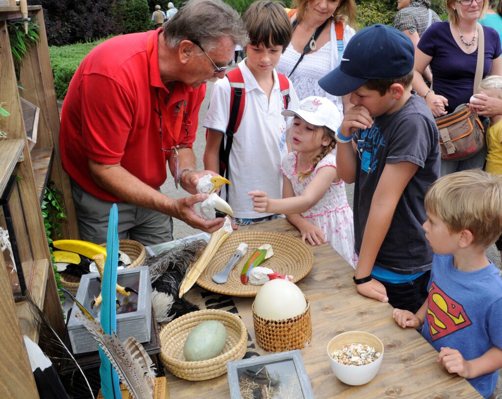 Vrijwilligers bij de kwetterkar